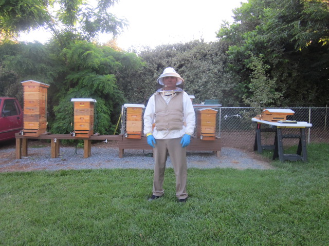 Man in Bee Keeper outfit wearing Kool Max adjustable zipper front cooling vest